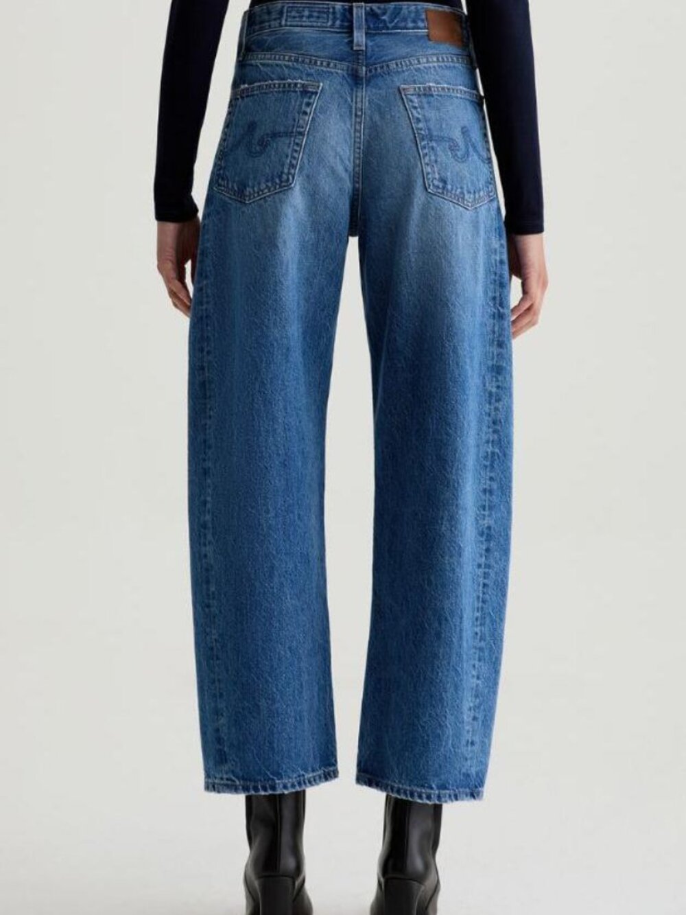 AG Hattie Crop Barrel Jean size 29 like new waist flat=17" rise=11.5" inseam=28'